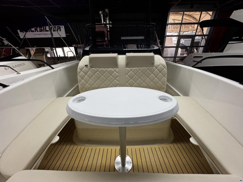 Quicksilver 705 Open + Mercury F200XL V6