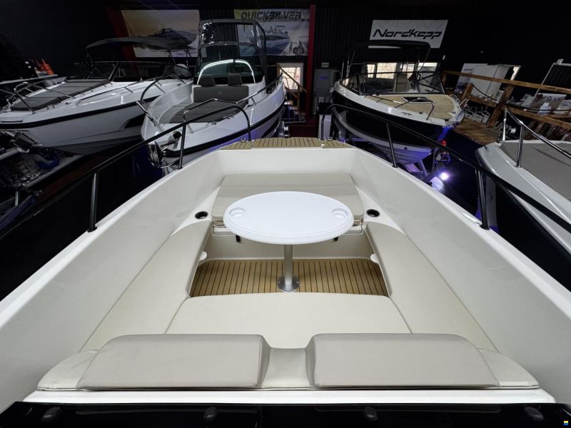 Quicksilver 705 Open + Mercury F200XL V6