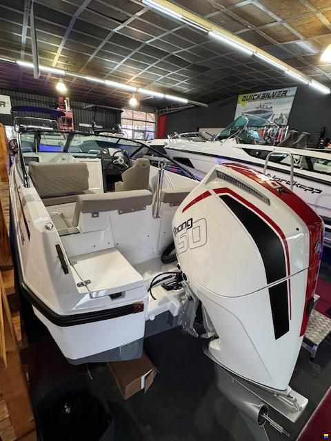 Nordkapp Avant 605 + Mercury Racing R150L V6