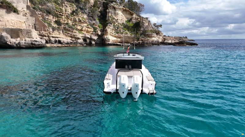 Axopar 37 Cross Cabin