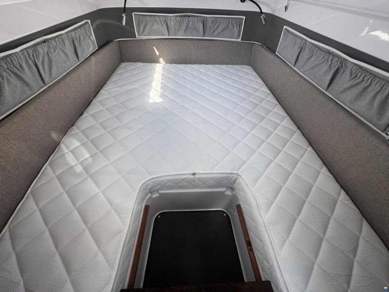 Axopar 37 Cross Cabin
