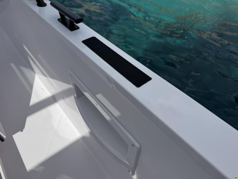 Axopar 37 Cross Cabin