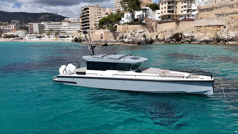 Axopar 37 Cross Cabin