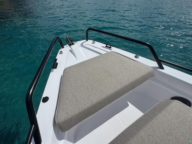 Axopar 37 Cross Cabin
