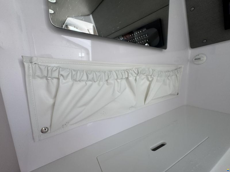 Axopar 37 Cross Cabin