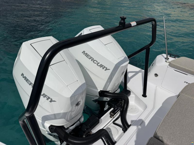 Axopar 37 Cross Cabin