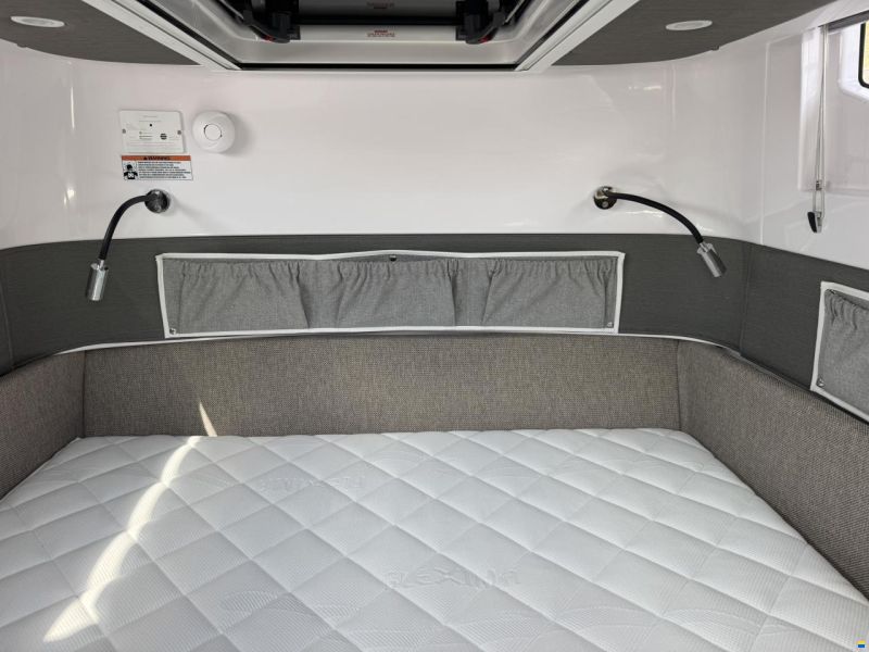 Axopar 37 Cross Cabin