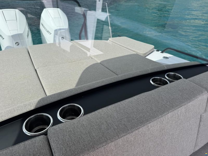Axopar 37 Cross Cabin