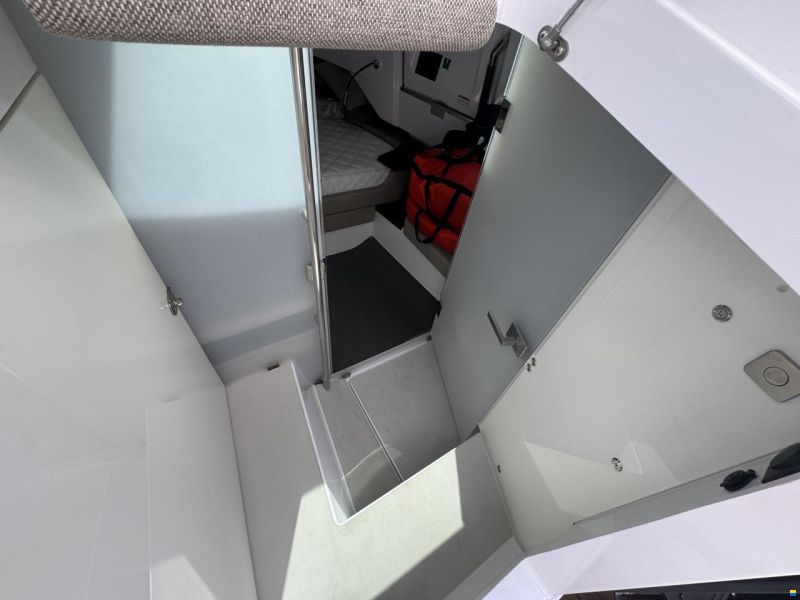 Axopar 37 Cross Cabin