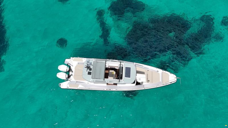 Axopar 37 Cross Cabin