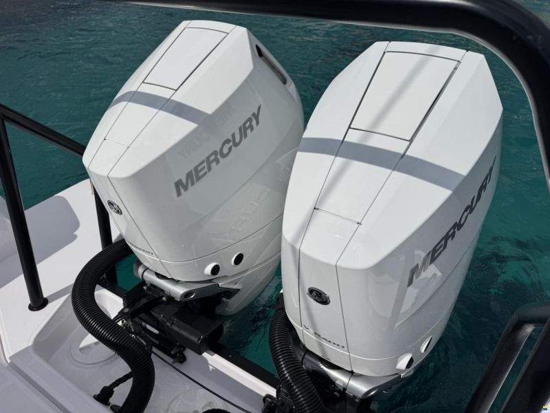 Axopar 37 Cross Cabin