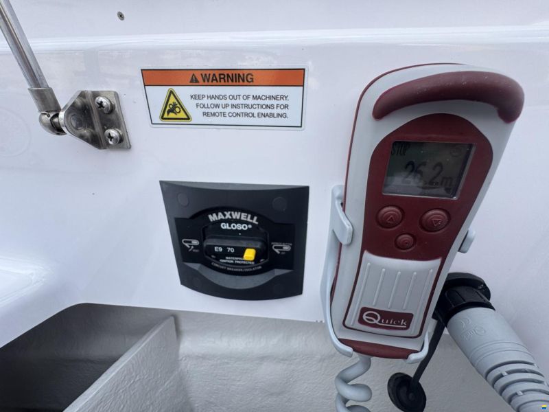 Axopar 37 Cross Cabin