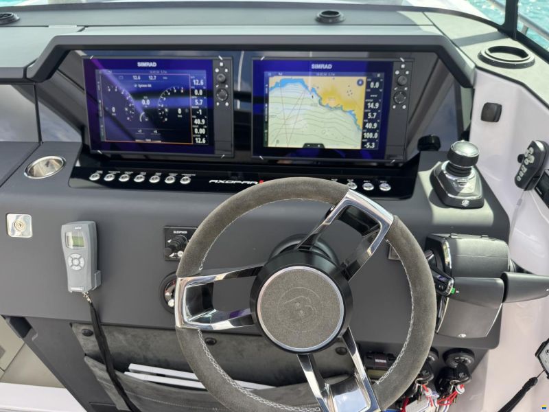 Axopar 37 Cross Cabin