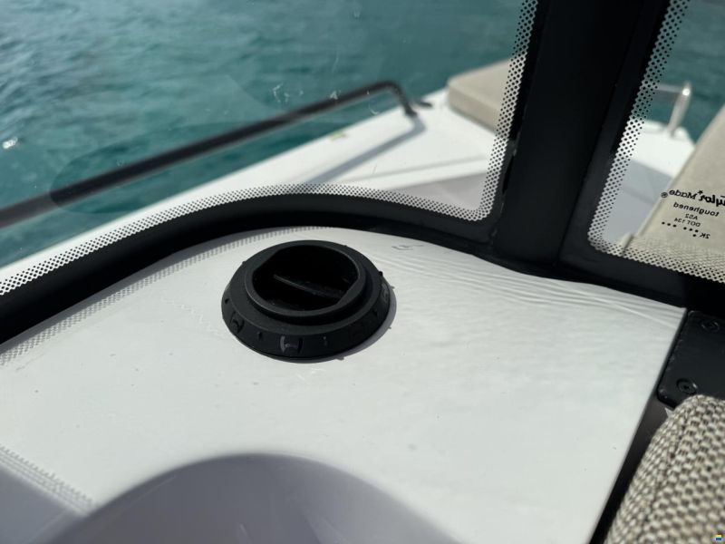 Axopar 37 Cross Cabin