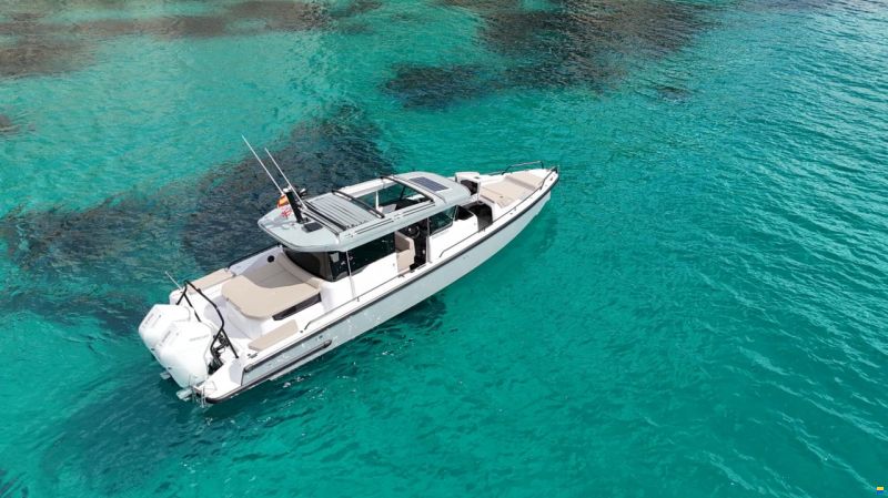 Axopar 37 Cross Cabin