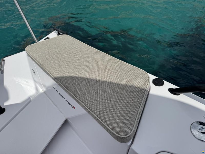 Axopar 37 Cross Cabin