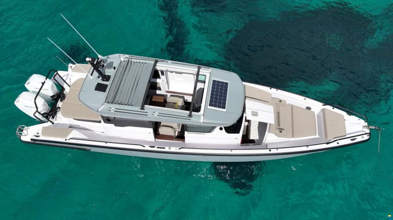 Axopar 37 Cross Cabin