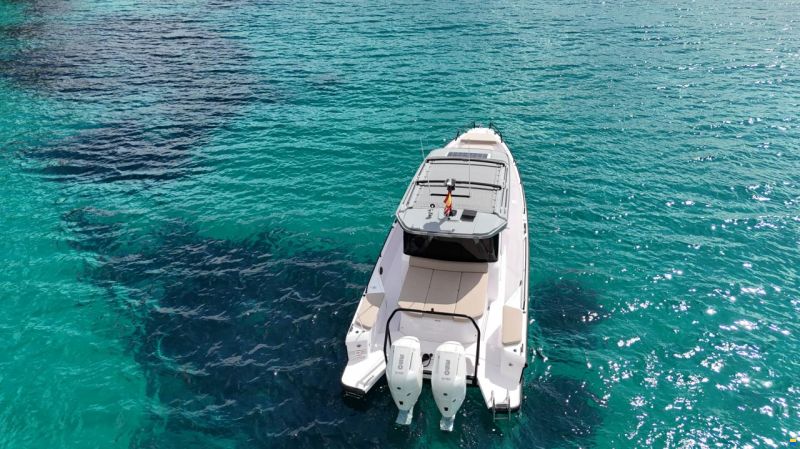 Axopar 37 Cross Cabin
