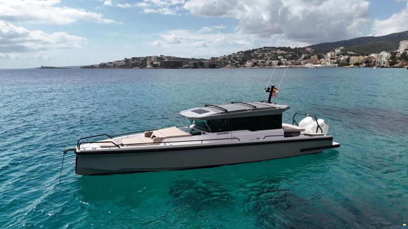 Axopar 37 Cross Cabin