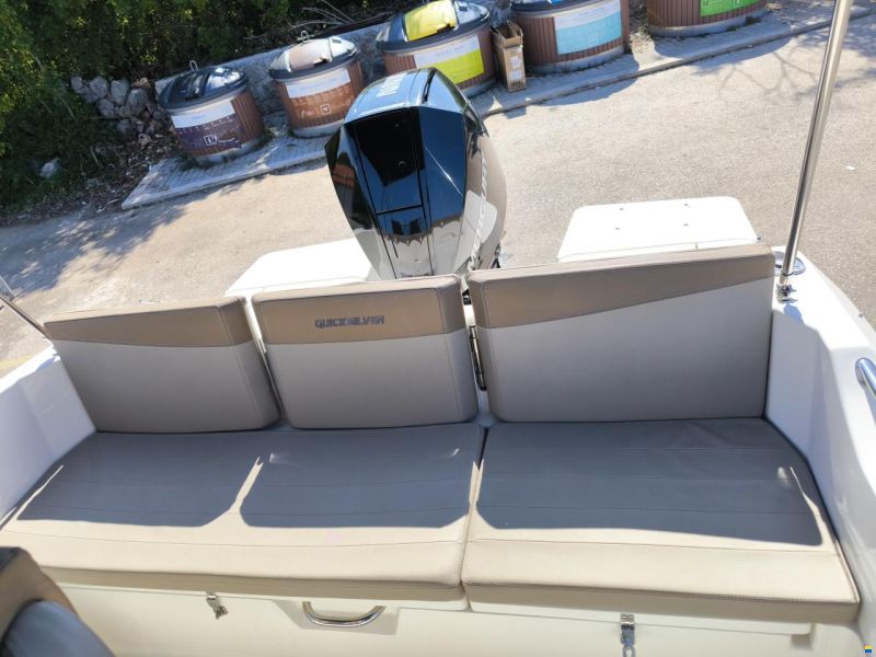 Quicksilver 675 Activ Sundeck
