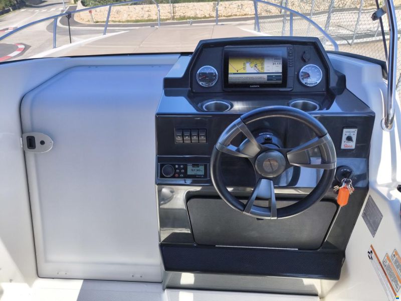 Quicksilver 675 Activ Sundeck