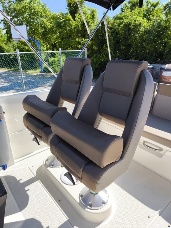 Quicksilver 675 Activ Sundeck