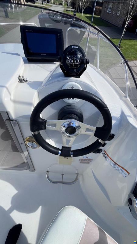 Quicksilver Active 470 Cabin