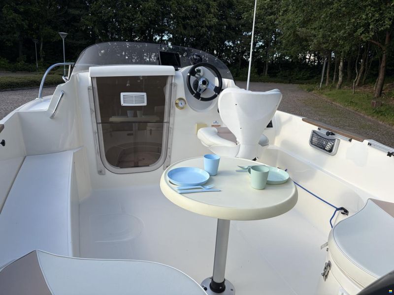 Quicksilver Active 470 Cabin