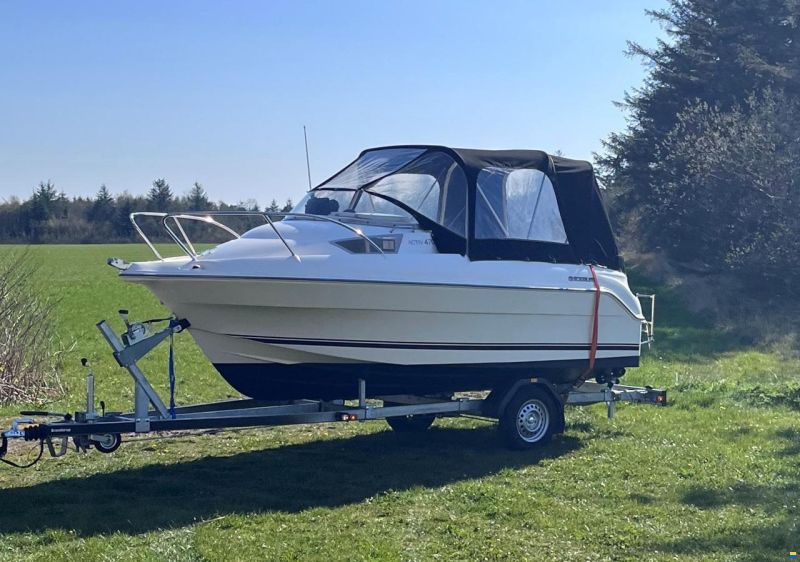 Quicksilver Active 470 Cabin