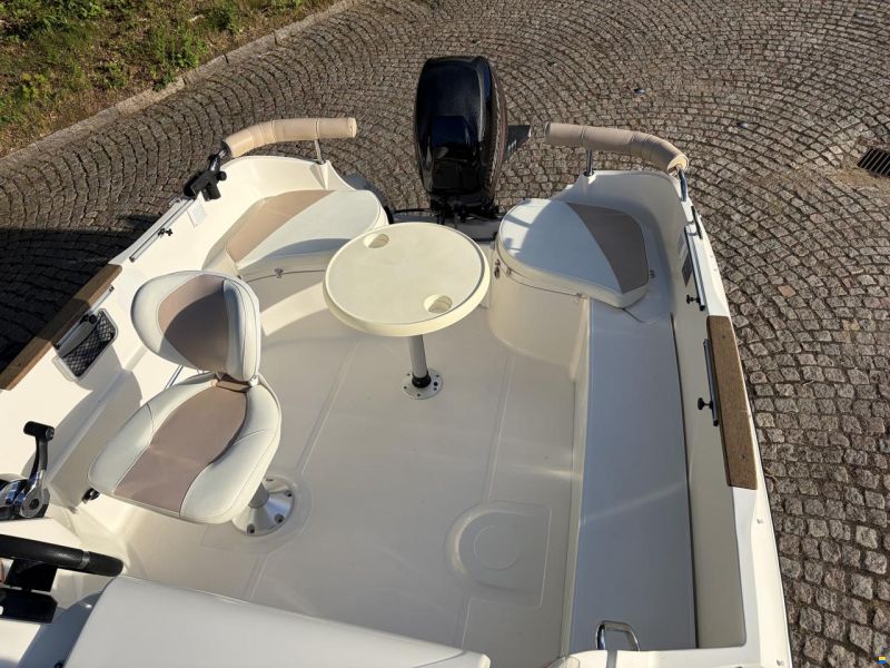 Quicksilver Active 470 Cabin
