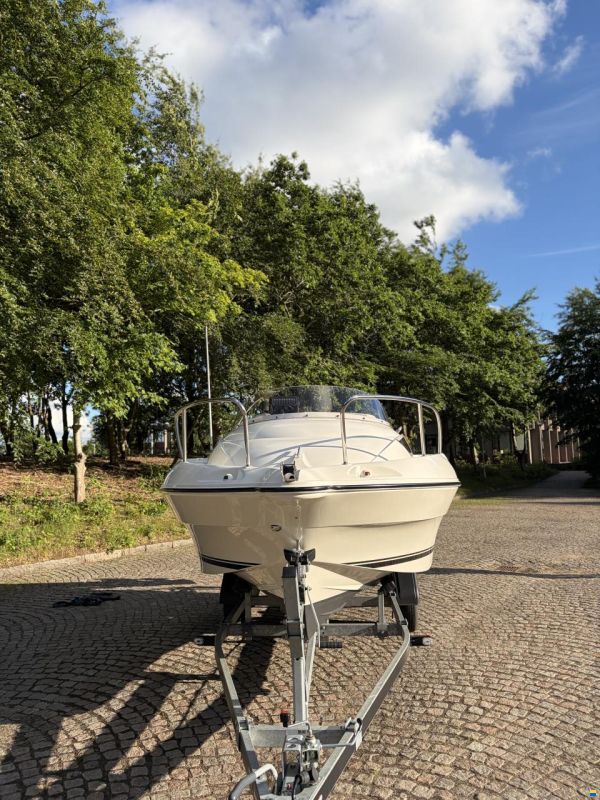 Quicksilver Active 470 Cabin