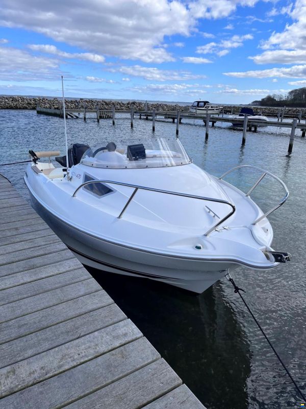 Quicksilver Active 470 Cabin