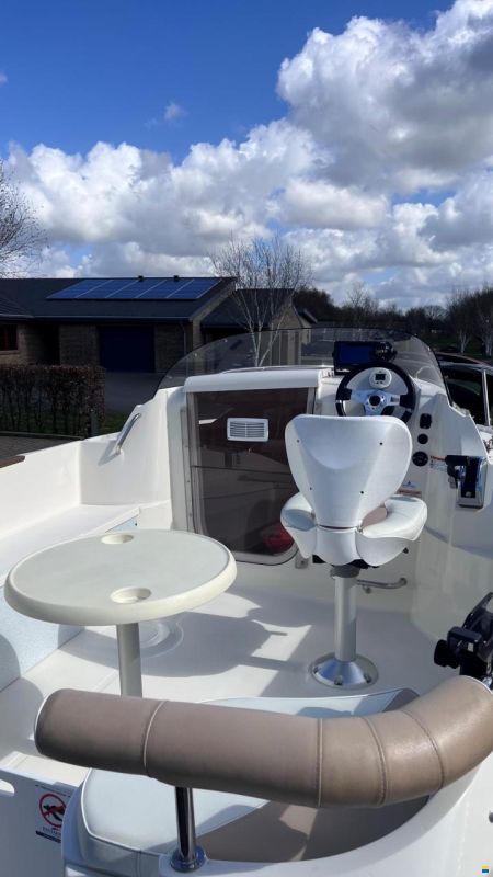Quicksilver Active 470 Cabin