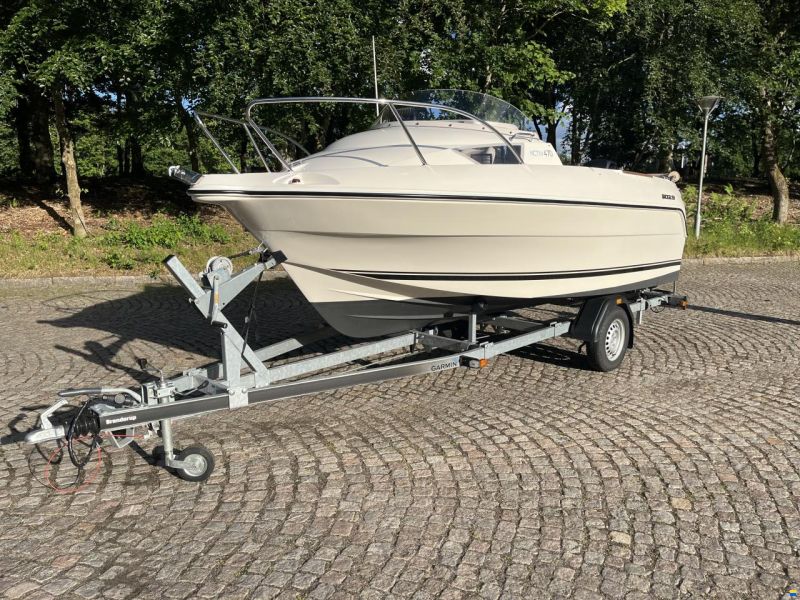 Quicksilver Active 470 Cabin