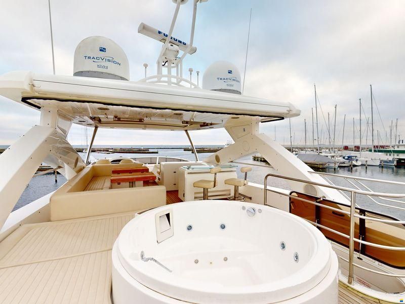 Sunseeker 88 Yacht