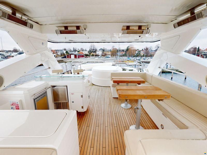 Sunseeker 88 Yacht
