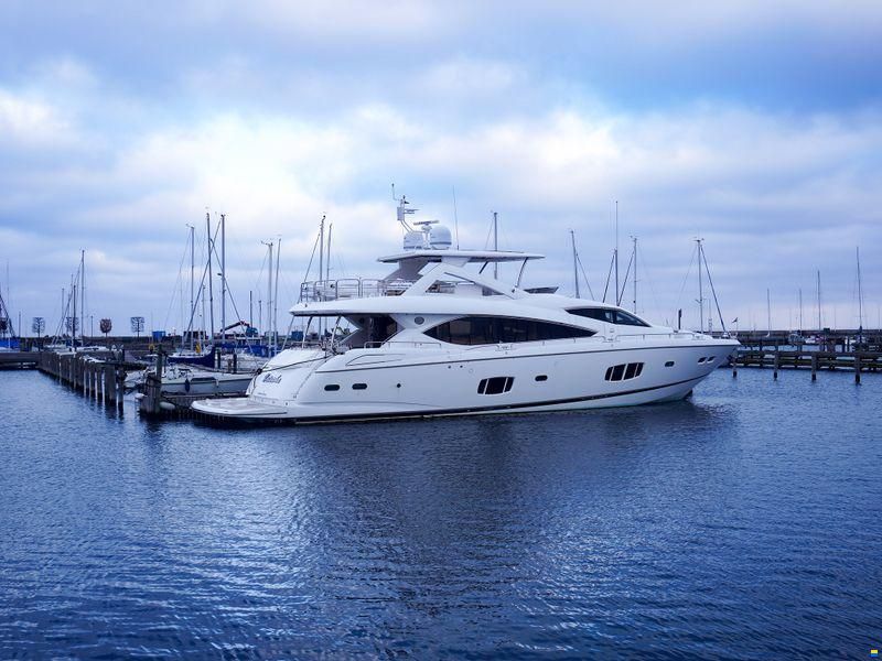 Sunseeker 88 Yacht