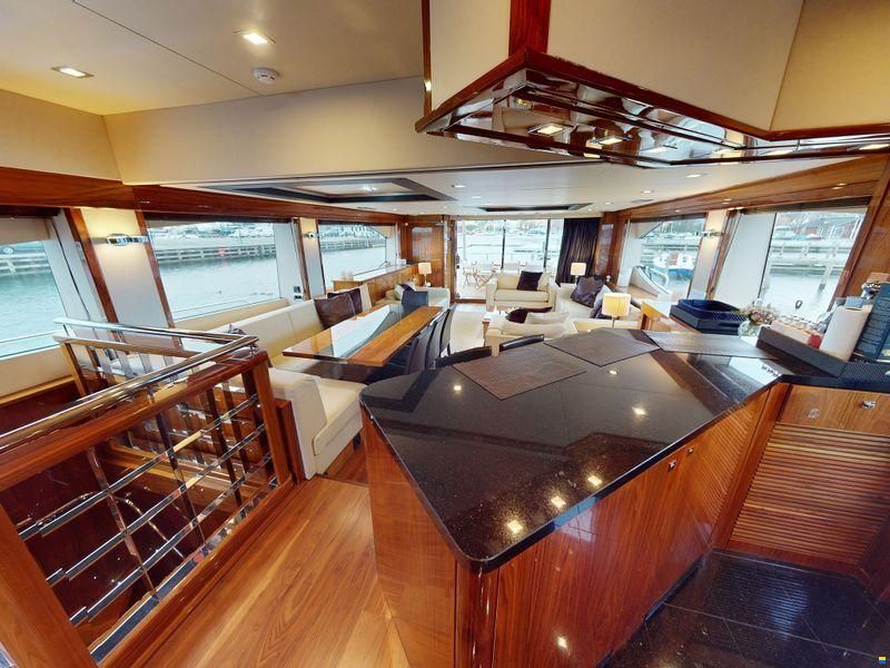 Sunseeker 88 Yacht