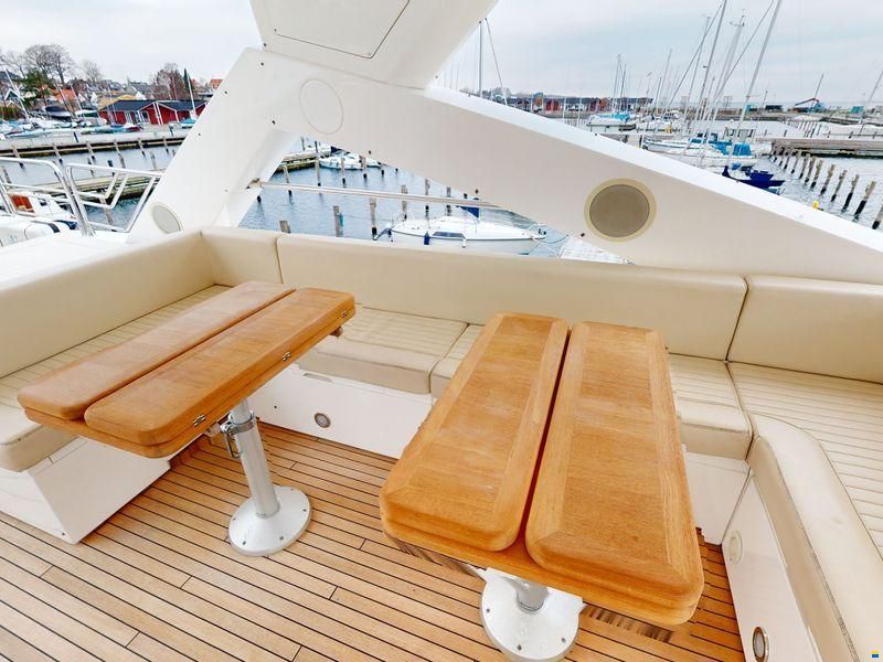 Sunseeker 88 Yacht