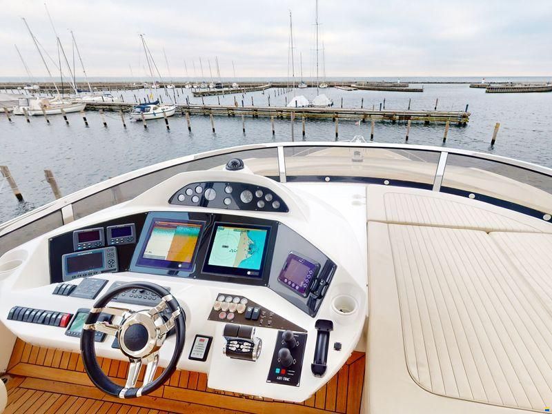 Sunseeker 88 Yacht