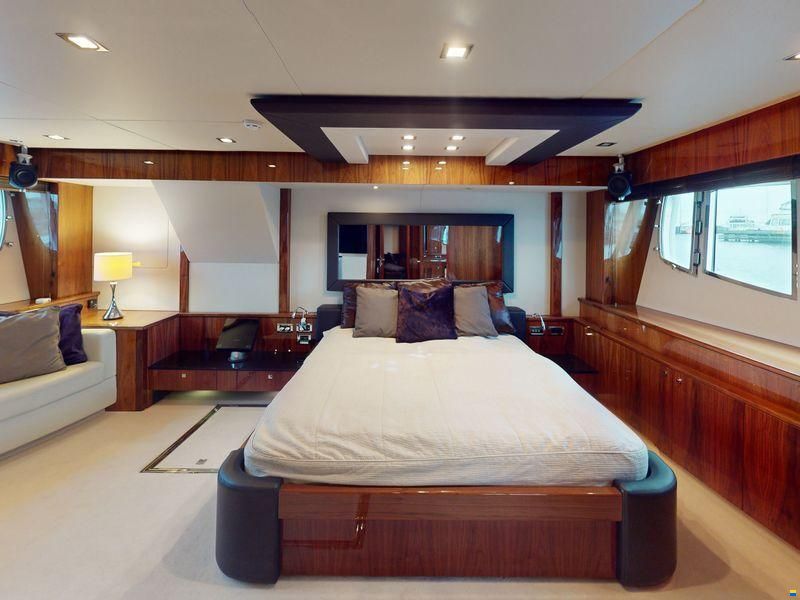 Sunseeker 88 Yacht