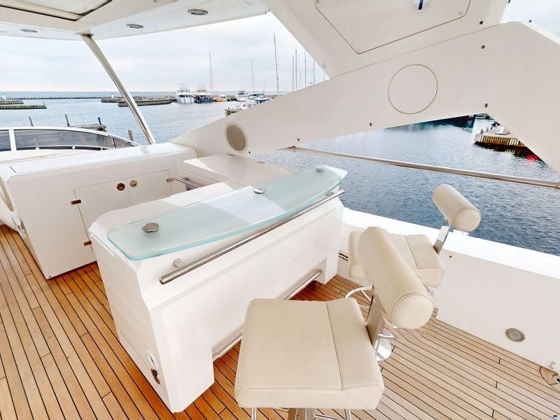 Sunseeker 88 Yacht