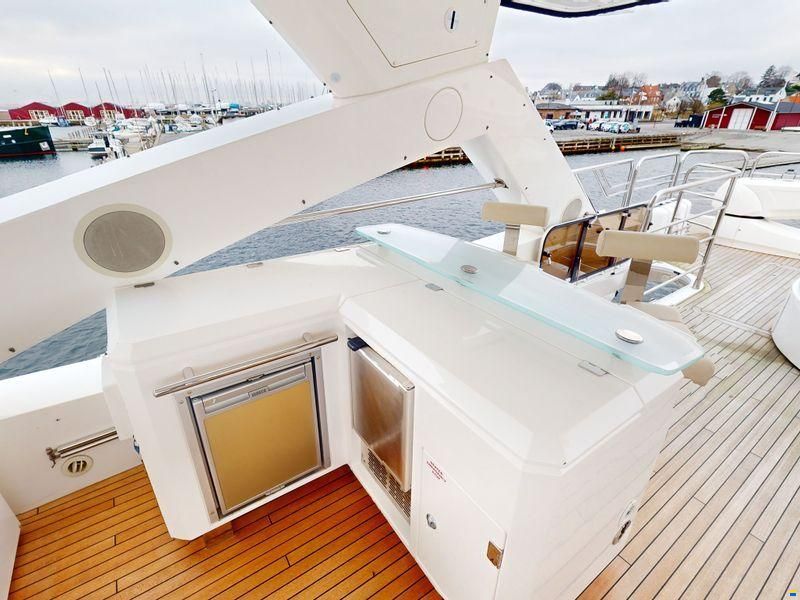 Sunseeker 88 Yacht