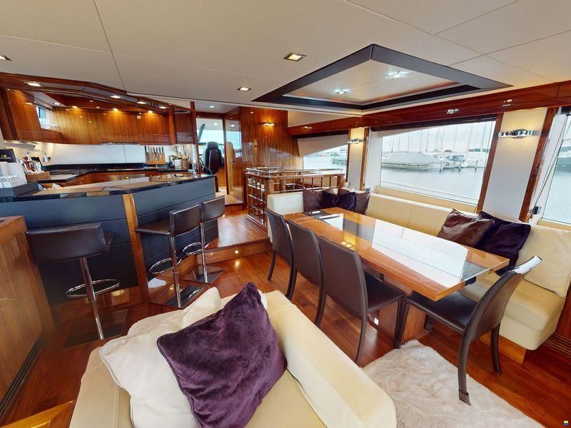 Sunseeker 88 Yacht