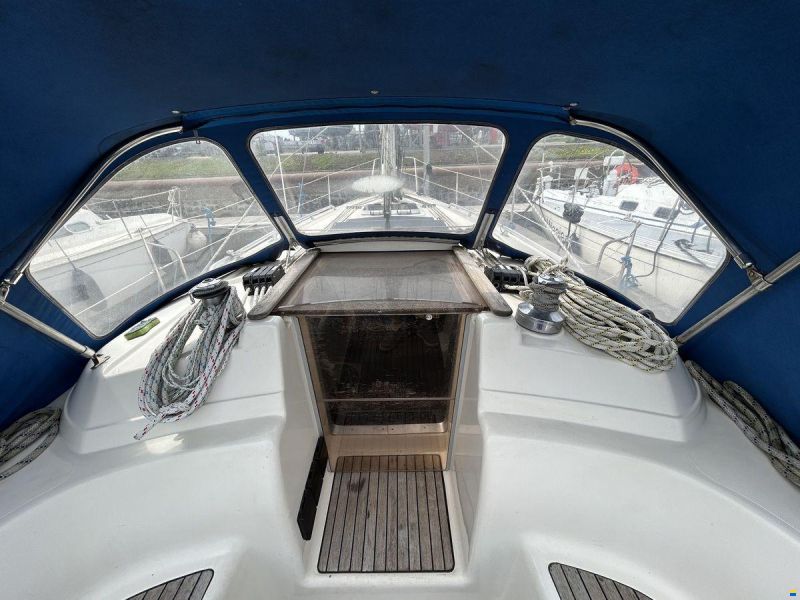 Bavaria 37