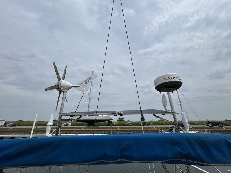 Bavaria 37