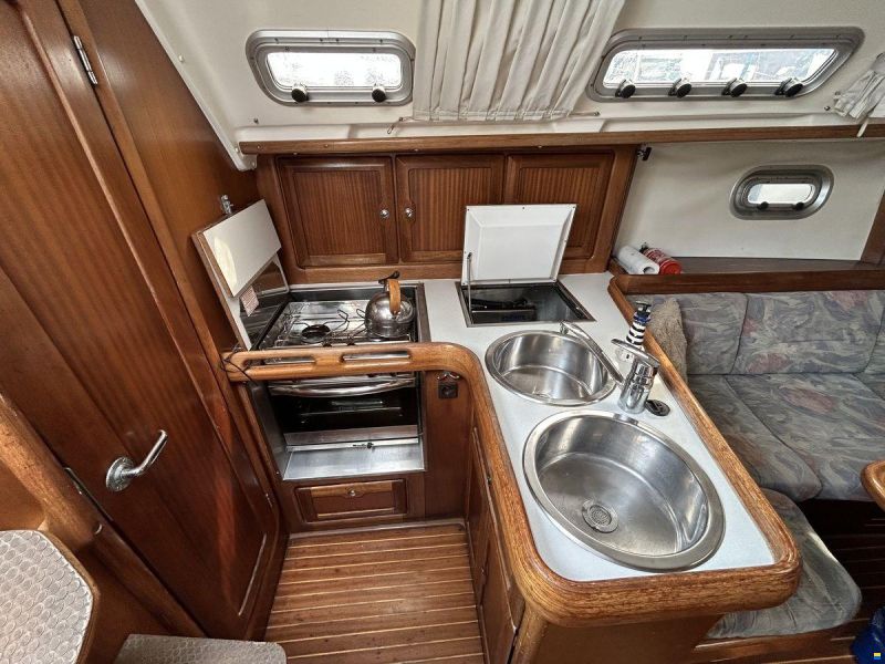 Bavaria 37
