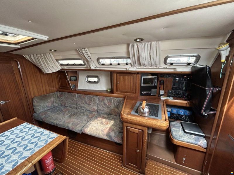 Bavaria 37