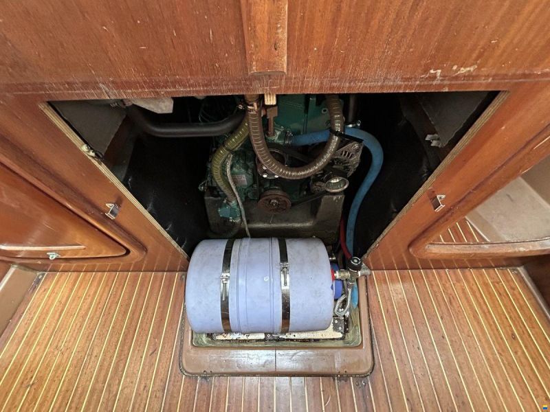 Bavaria 37