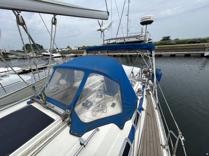 Bavaria 37